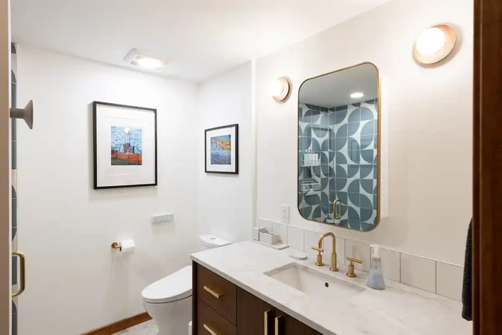 1 20251026 LODGING MidMod Minnesota Lakehouse 87