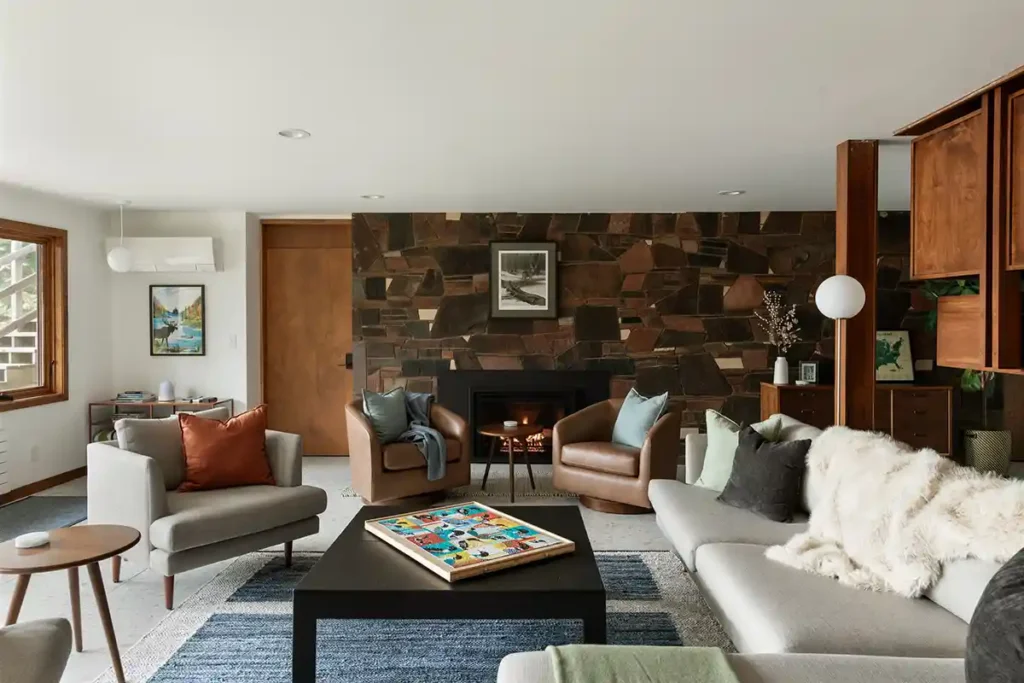 4 20251026 LODGING MidMod Minnesota Lakehouse 105