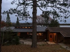 5 20251026 LODGING MidMod Minnesota Lakehouse 278